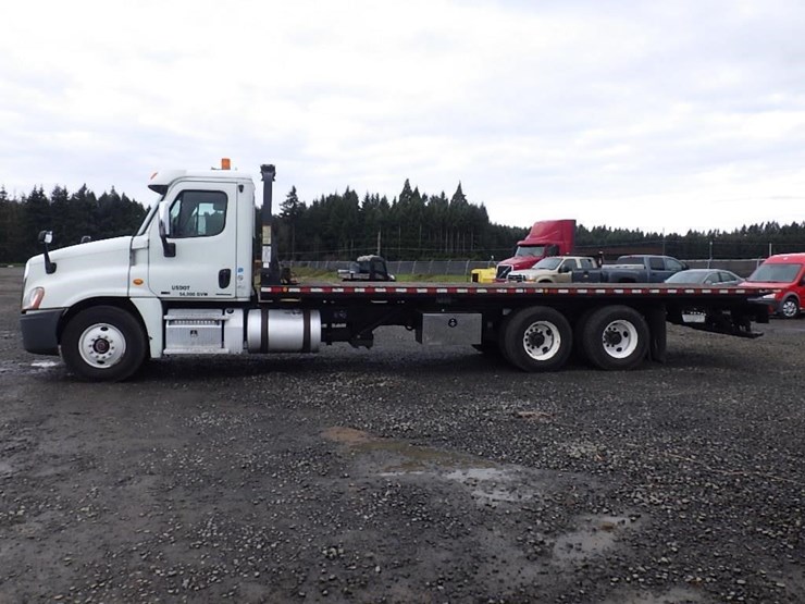2012-freightliner-cascadia-125-image-8