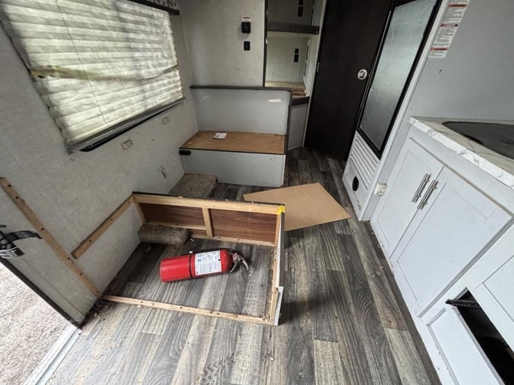 2020-bullet-bl2200bh20-travel-trailer-image-28