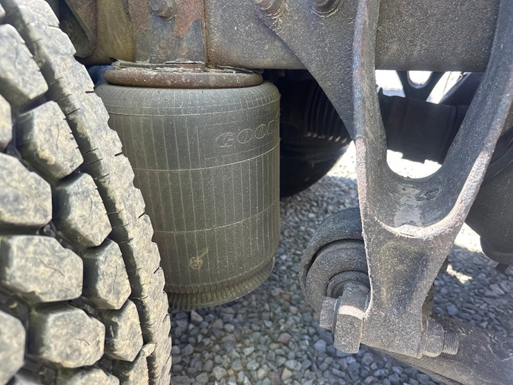 2004-massey-ferguson-8-image-60