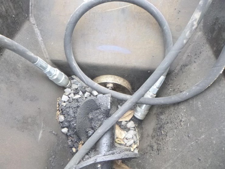 landy-66"-skid-steer-asphalt-spreader-image-7