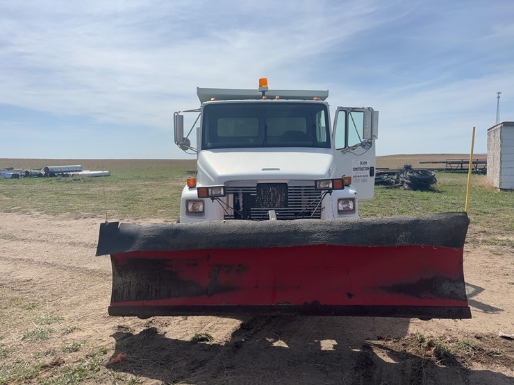 1997-freightliner-fl70-image-26