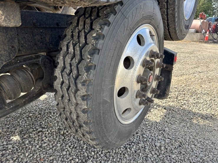 2000-peterbilt-378-image-13