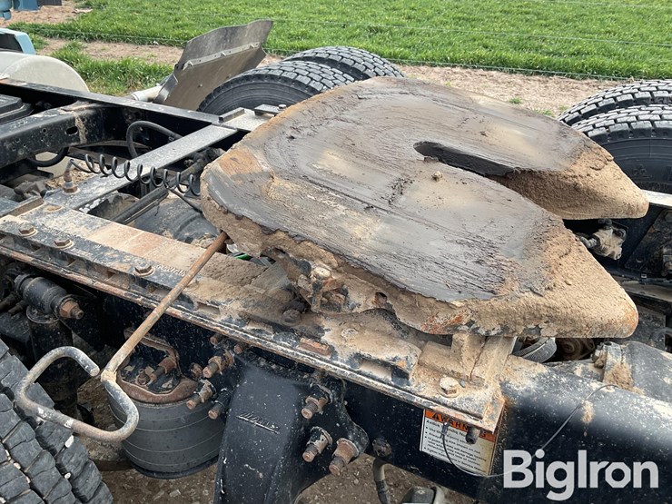 2012-freightliner-cascadia-113-image-15