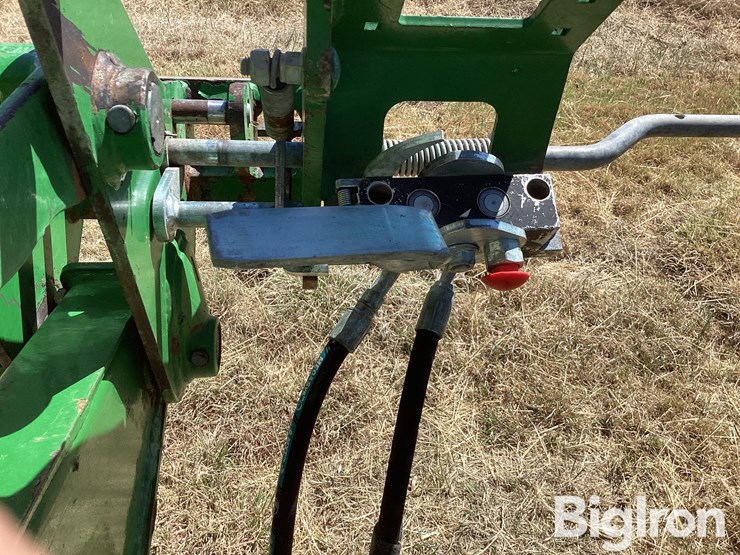 2016-john-deere-640r-image-11