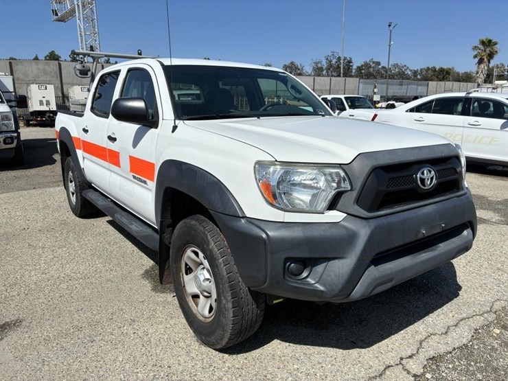 2013-toyota-tacoma-image-2