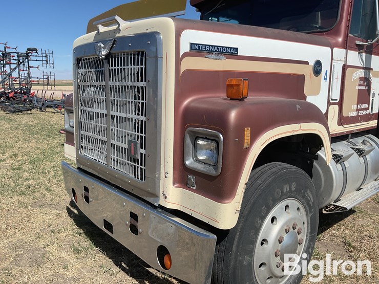 1984-international-durastar-4300-image-11