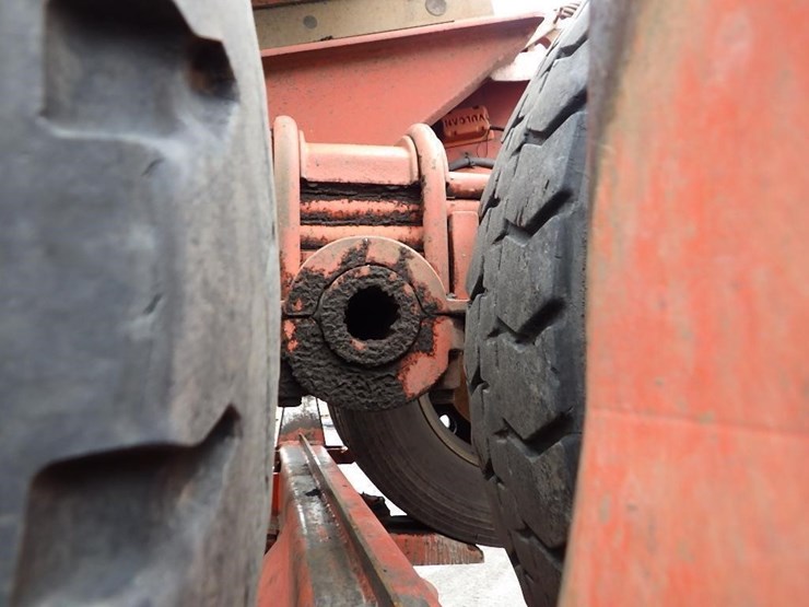 2016-peterbilt-3-axle-logging-truck-image-14