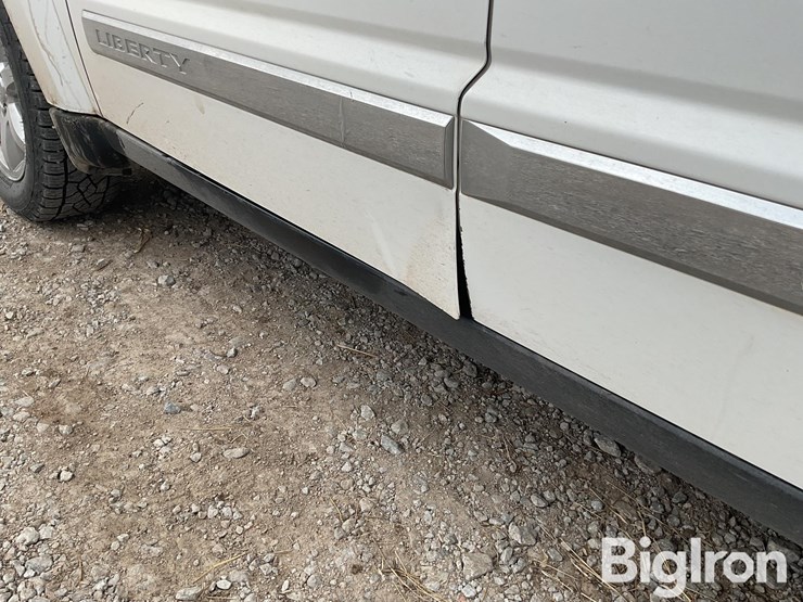 2012-jeep-liberty-image-15