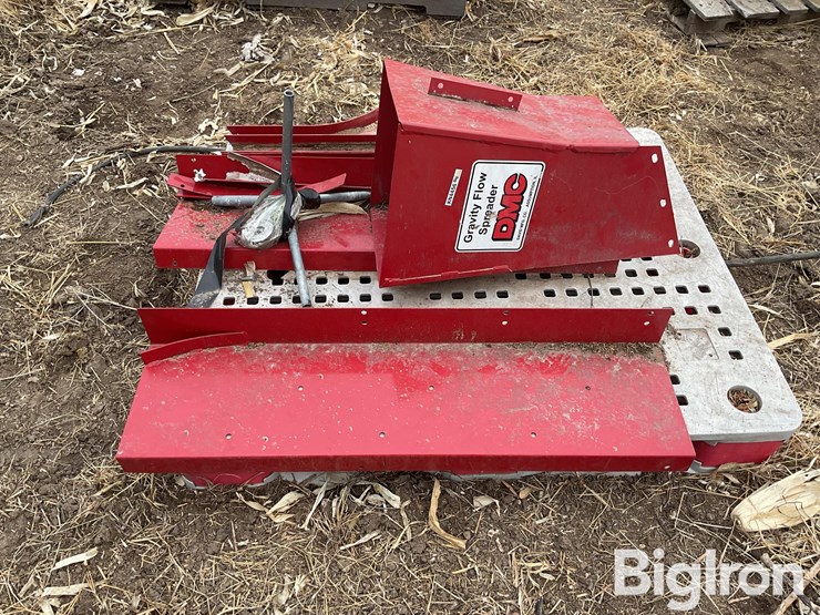 dmc-gravity-flow-grain-spreader-image-2
