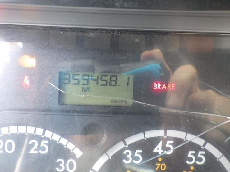 2012-freightliner-cascadia-125-image-85