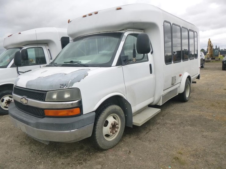 2009-chevrolet-3500-image-2