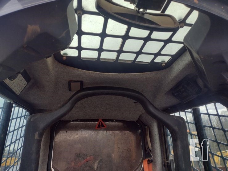 2020-deere-331g-image-11