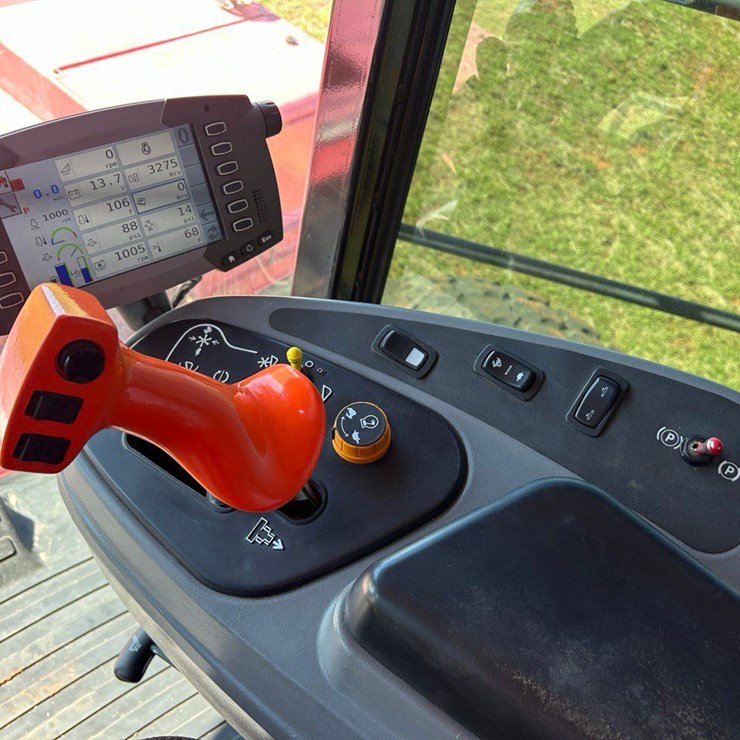 MASSEY-FERGUSON WR9770