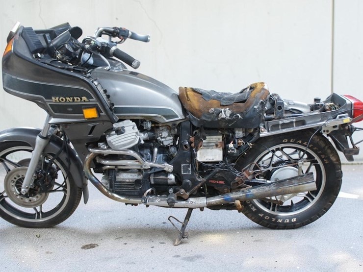1983-honda-gl650-silver-wing-motorcycle-image-4