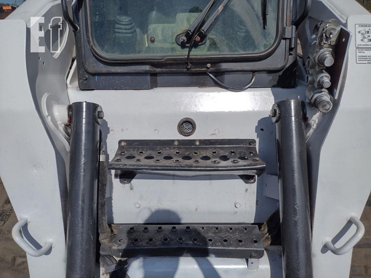 2009-bobcat-t320-image-22