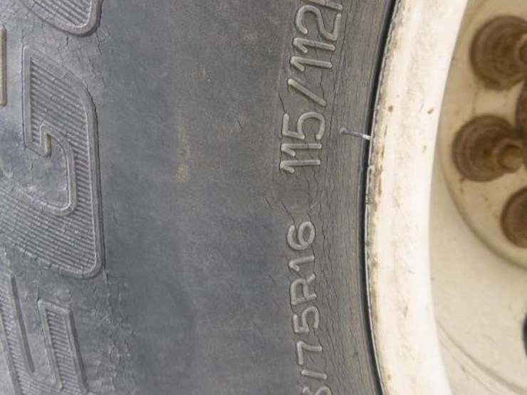 2009-chevrolet-3500-image-22