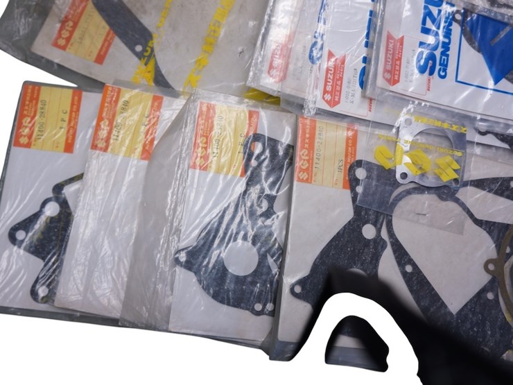 gaskets---suzuki-miscellaneous-parts-lot-image-4