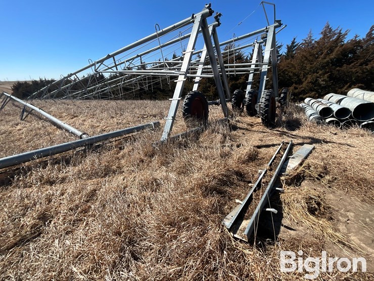 reinke-center-pivot-w/pipe-drops-sprinkler-image-3