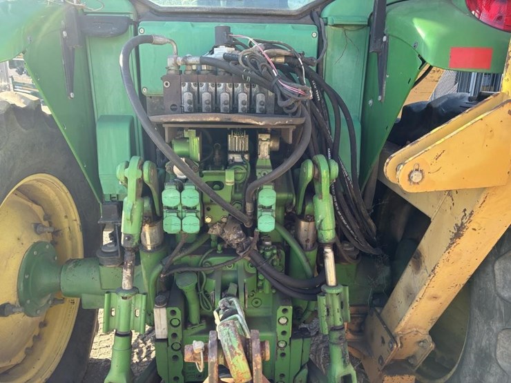 2005-john-deere-7220-image-18