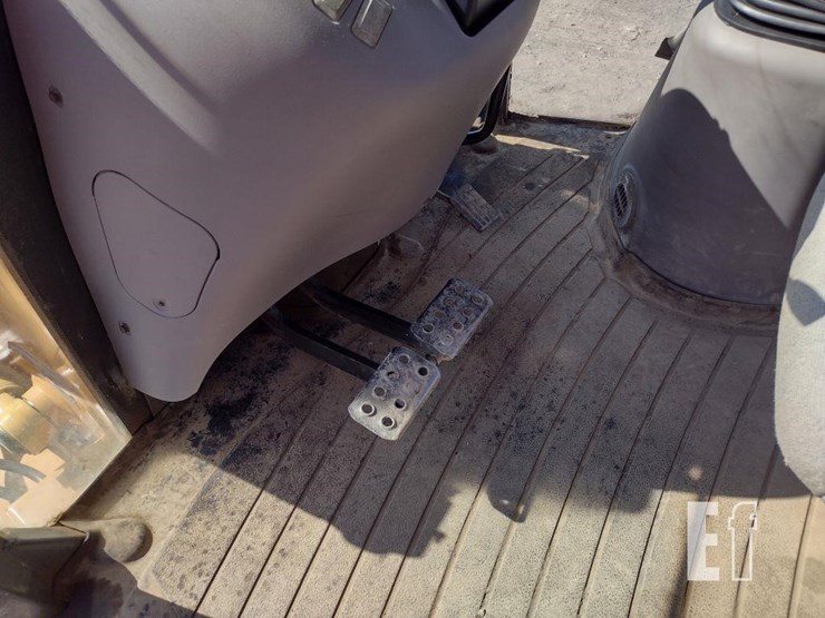 case-580m-turbo-image-14