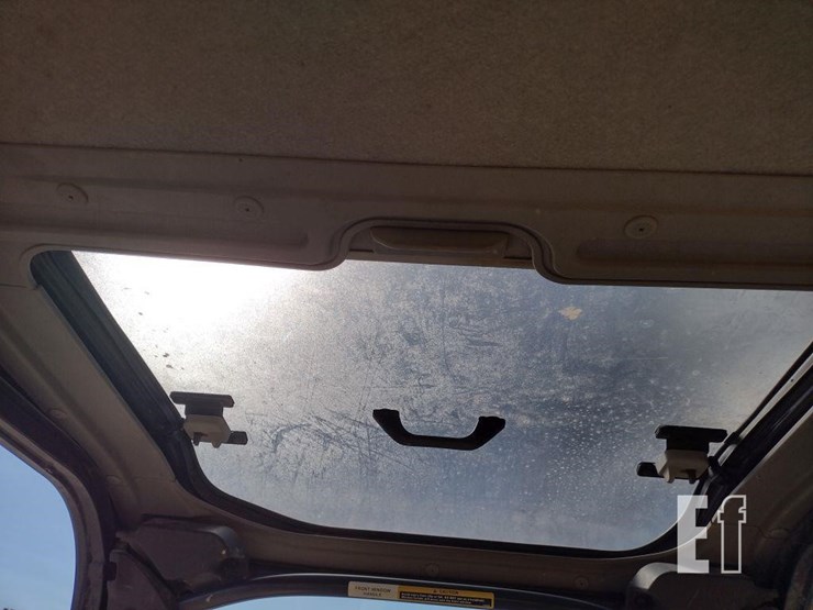 2014-deere-245g-lc-image-11