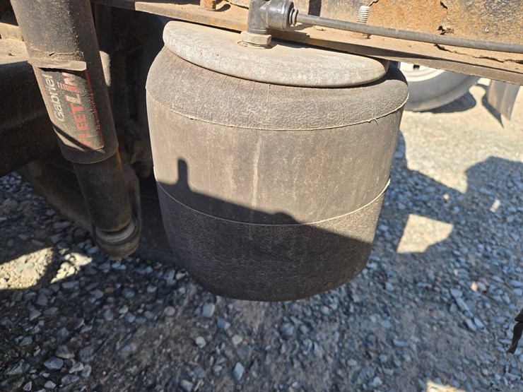 2013-peterbilt-386-image-30