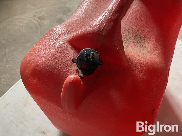 poly-fuel-cans-image-11