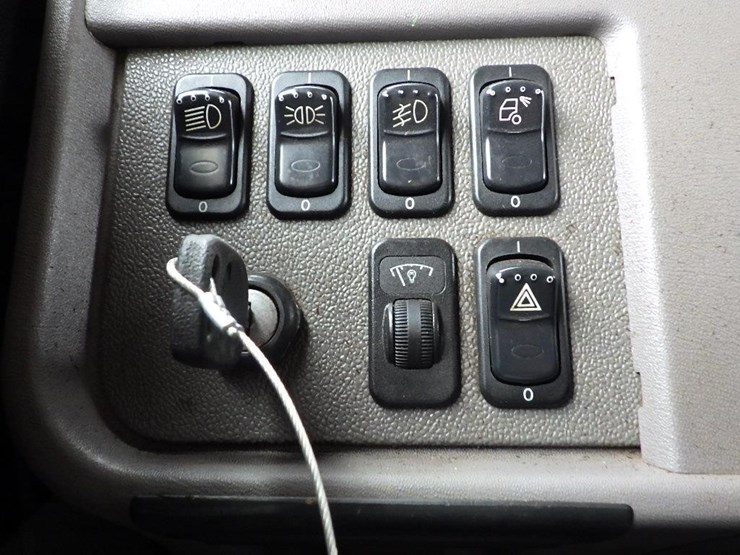 2016-peterbilt-3-axle-logging-truck-image-86