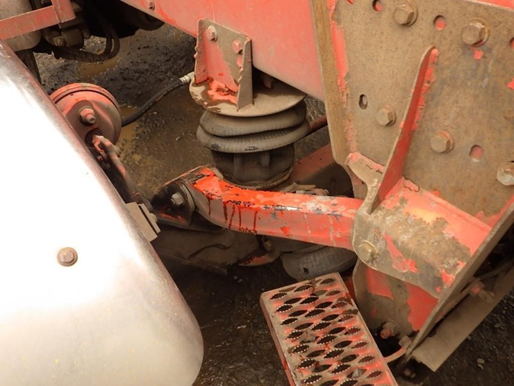 2016-peterbilt-3-axle-logging-truck-image-51