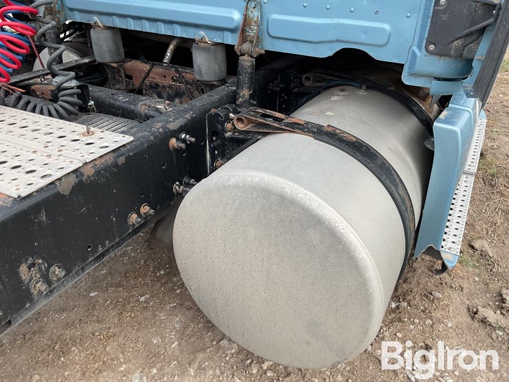 2012-freightliner-cascadia-113-image-14