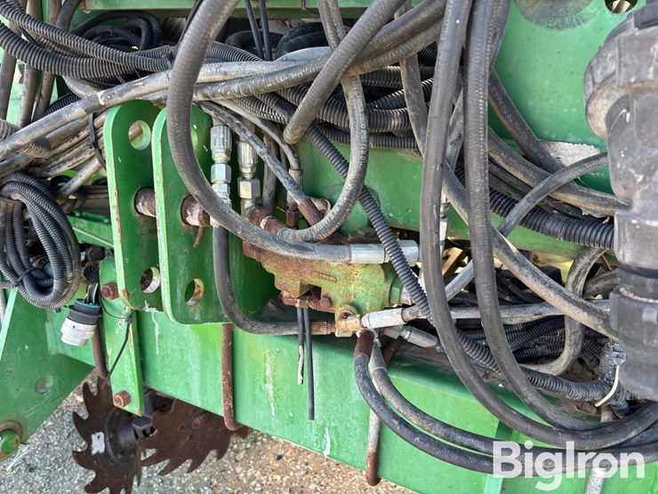 2009-john-deere-1720-image-12