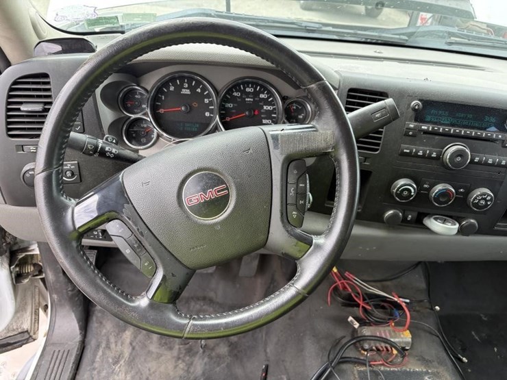 2012-gmc-sierra-2500-image-13