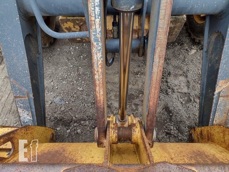 2010-deere-310j-image-21