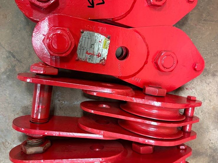 (2)-johnson-block-6.5-ton-dbl-5/8-sheave-blocks-&-(2)-johnson-8.3-ton-sgl-sheave-blocks-image-1