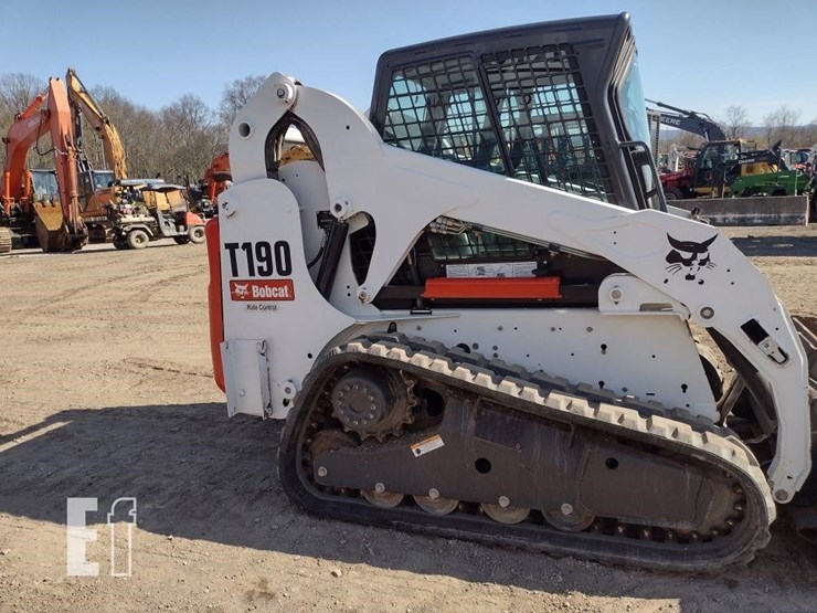 2010-bobcat-t190-image-23