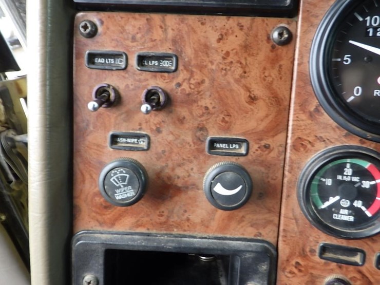 2005-peterbilt-pb330-22'-t/a-fuel-lube-truck-image-72