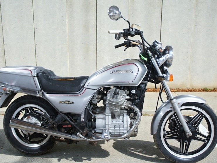 1982-honda-gl500-silver-wing-motorcycle-image-1