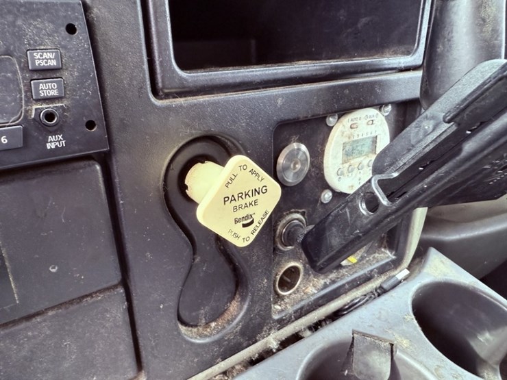 2013-international-7400-image-30