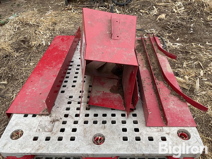 dmc-gravity-flow-grain-spreader-image-8