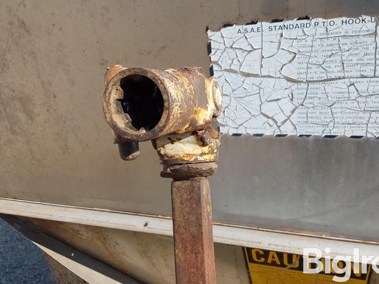 tyler-t/a-pull-type-fertilizer-spreader-image-11