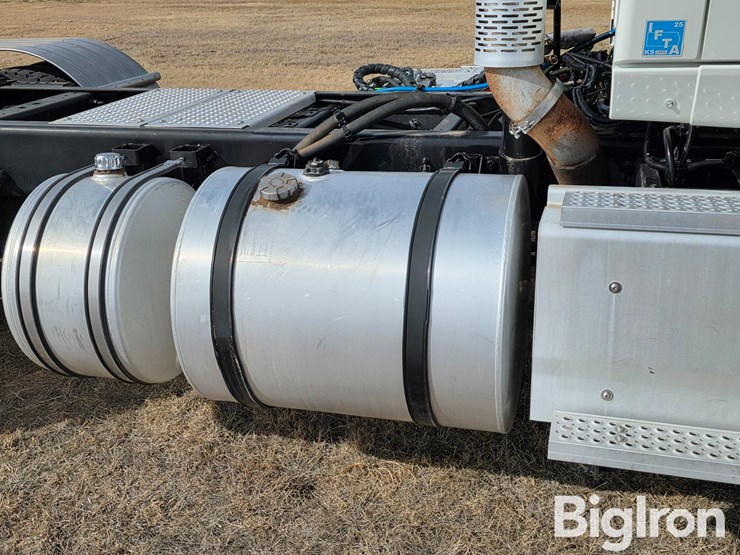 2015-international-prostar-image-12