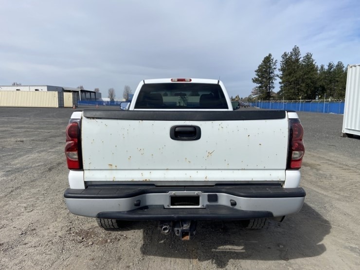 2005-chevrolet-silverado-2500hd-image-4