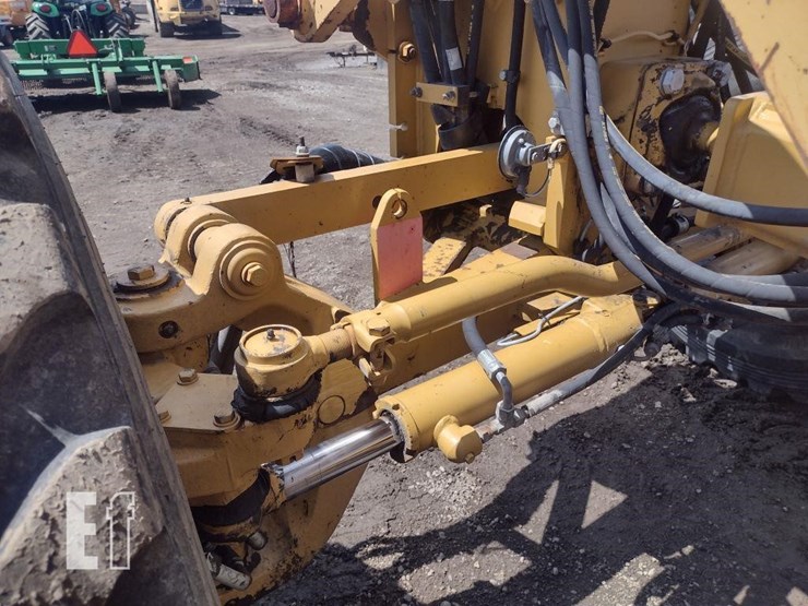 2010-caterpillar-120m-image-22