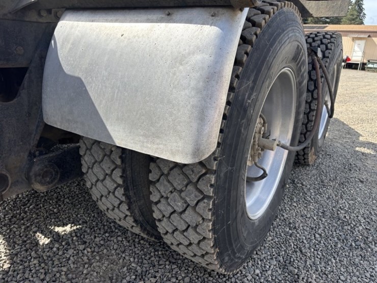 2013-kenworth-t800-image-10