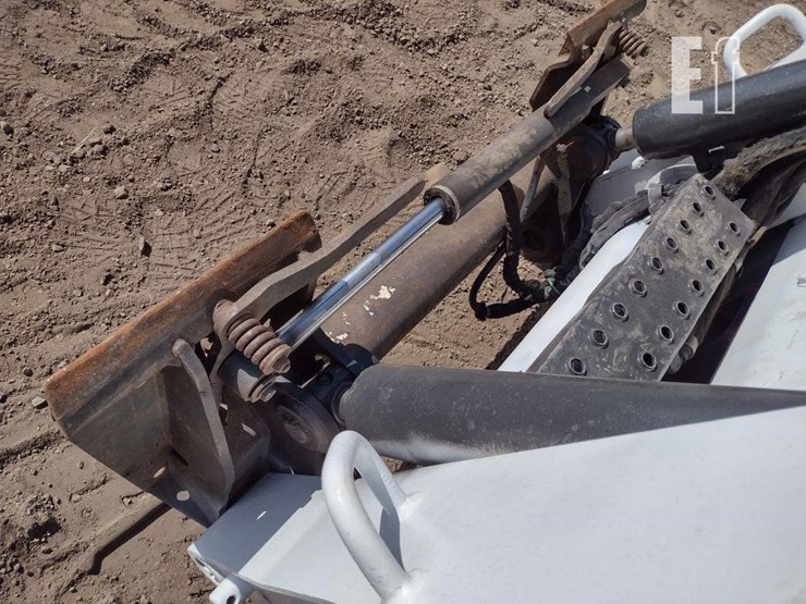 2009-bobcat-t320-image-20