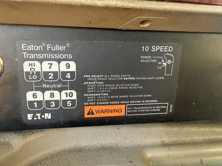 #1262-•-2004-international-9400i-6x4-sleeper-cab-truck-tractor-image-67