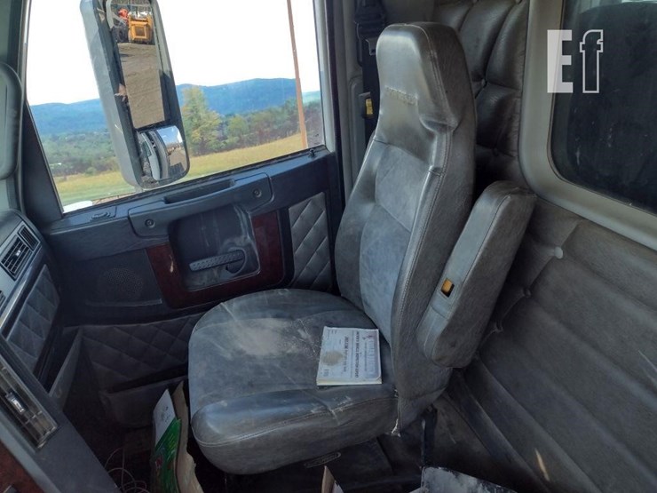 2012-freightliner-122sd-image-10