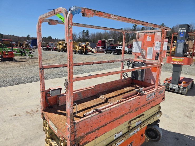 2017-jlg-1930es-image-25