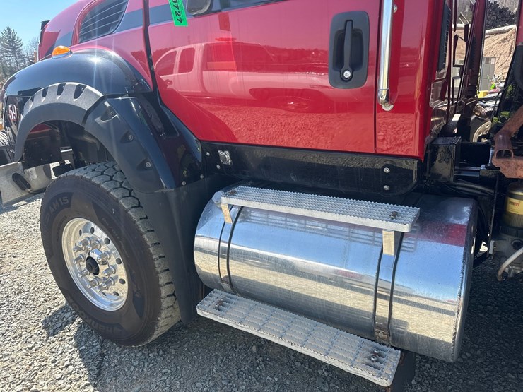 2012-international-7600-image-14