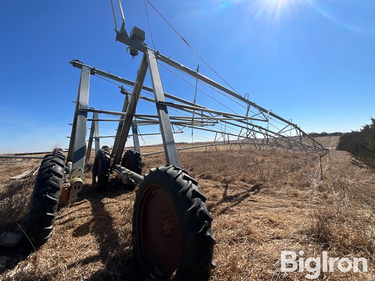 reinke-center-pivot-w/pipe-drops-sprinkler-image-11